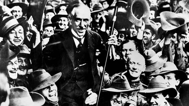 Australian prime minister Billy Hughes gets a wild welcome from Diggers during a visit to London in 1917. 