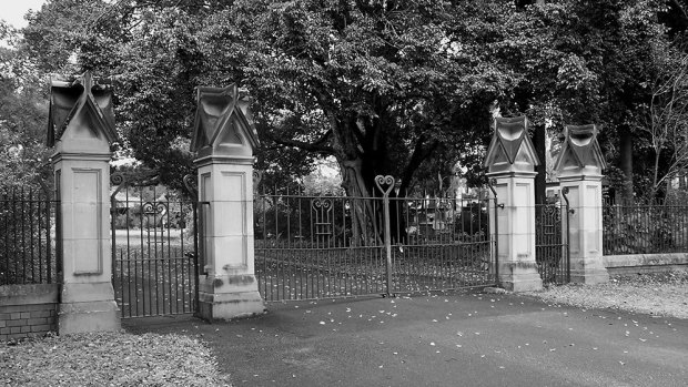 Ghost tours - Toowong Cemetery gates