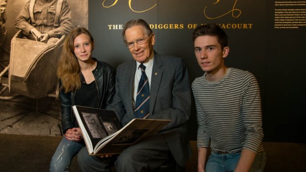 Left to right : Carolane Maquaire, Ron Purssey,Teophile  Bourojeois . Lost Digger descendant, Ron Ron Purssey with Vignacourt teens Teophile Bourojeois and Carolane Maquaire.