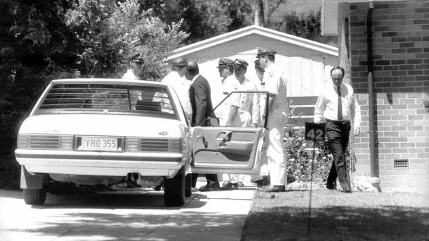 Detective
Sergeant Bob Lehman and police with the car in which Assistant Commissioner
Colin Winchester was shot in his neighbour's driveway in 1989. 