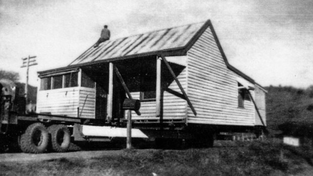 The Crispin family home being moved from old Tallangatta. 