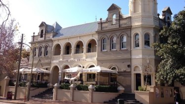 An Oldie But A Goodie Broken Hill Hotel Delivers In Search For Wa S Best Pub