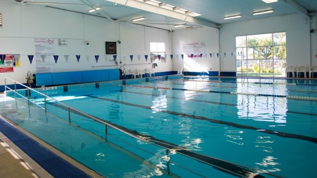 Choose from an indoor 25m heated pool or enclosed program pool at this southside leisure centre. 