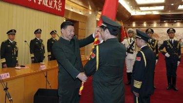 Xi Jinping hands the PLA flag to General Yang Xuejun after he was appointed head of the PLA Military Science Academy in July.