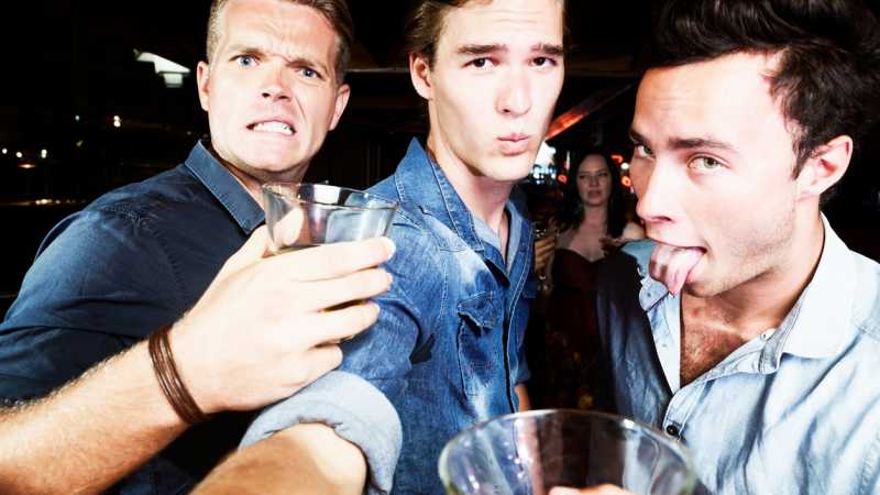 Bar etiquette: 9 things you're probably doing that make bartenders hate you