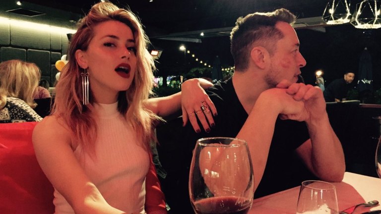 Elon Musk Posted An Intimate Photo With Girlfriend Amber Heard At The Gold Coast