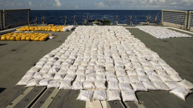 More than a tonne of heroin seized from a smuggling boat off Kenya by HMAS Darwin.