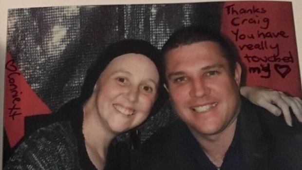 Connie Johnson wrote a special message on a selfie of her and Canberra man and cancer survivor Craig Glover who promised her he would raise $100,000 for Love Your Sister.