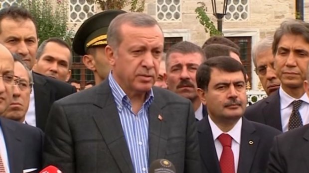 Not moving on Kobane ... Turkish President Tayyip Erdogan, centre.