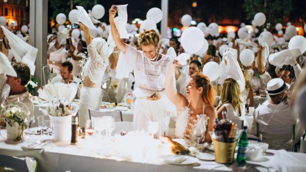 The waving of the napkins signified the start of Diner en Blanc in Perth. 