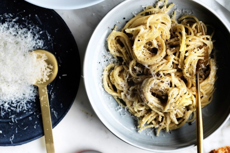 Cacio e pepe (cheese and pepper) pasta recipe