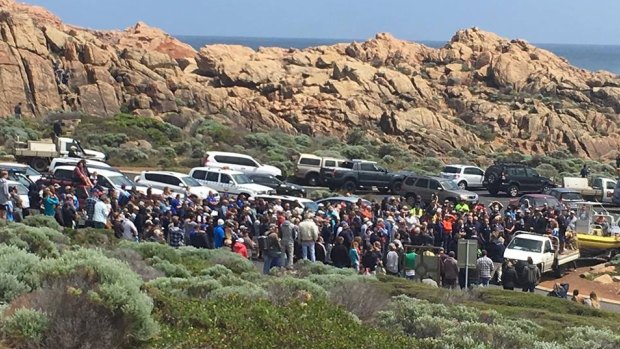 Hundreds of people turned up to protest the closure of the Canal Rocks boat ramp.
