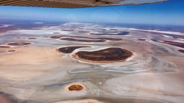Flying over the Northern Territory with Kings Canyon Air Charters.
