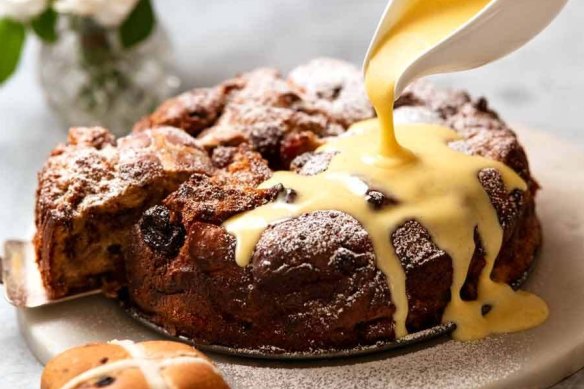 Bread and butter pudding meets hot cross buns.