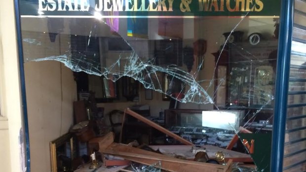 A jewellery store has been ram-raided in Glen Waverly. 