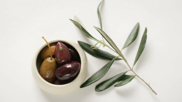 A Mediterranean diet supplemented with extra-virgin olive oil or nuts can reduce the incidence of cardiovascular problems like stroke, heart failure and heart attacks, research suggests.