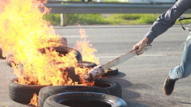 Roadblocks organised by an umbrella group supporting Brazil's ruling Workers' Party closed highways in several Brazilian states on Thursday morning.