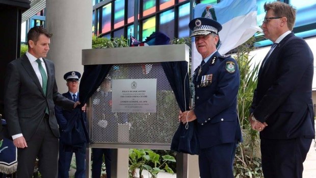 Premier Mike Baird, Police Commissioner Andrew Scipione and Police Minister Troy Grant unveil the plaque for the Curtis Cheng Centre