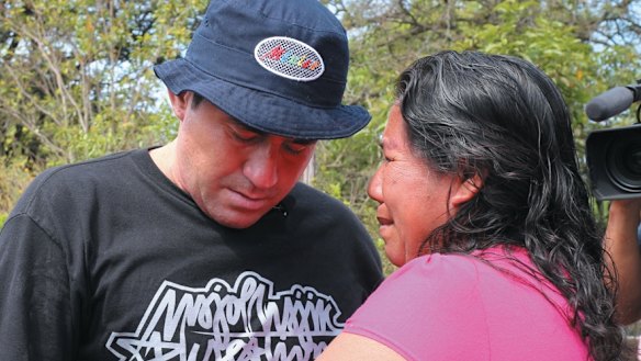 Alvarenga with Ezequiel Córdoba's mother.