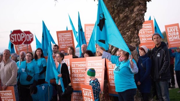 Rethink the Link protesters at one of their many rallies against Roe 8.