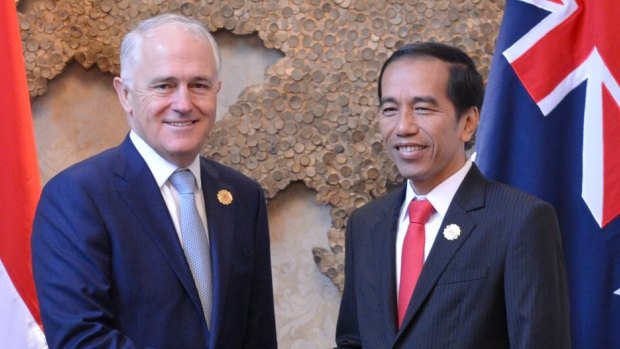 Prime Minister Malcolm Turnbull and Indonesian President Joko Widodo meet on the sidelines of the Association of Southeast Asian Nations summit in Laos on Thursday.