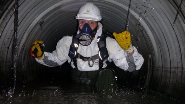 A QUU crew member inside the S1 Main Sewer.