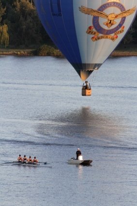 RAAF hot-air balloon skimmed the water then rose, very slowly about 6.30am Wednesday morning. Photo's taken lake-side at Kingston