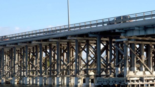 Erosion has closed the Fremantle Traffic Bridge.