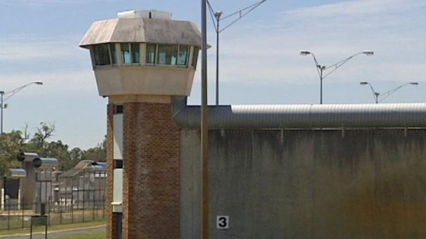 A report into Hakea prison has demanded the WA government build a new jail to deal with overcrowding.