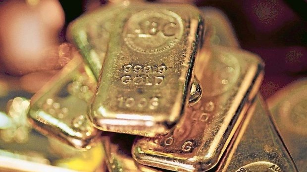 A man tried to steal $94,000 worth of gold from a 50-year-old on Sydney's north shore, police say.