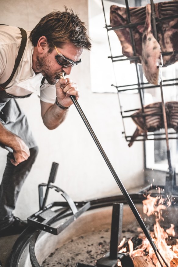 Curtis Stone barbecuing for the G'day USA Gala this year.