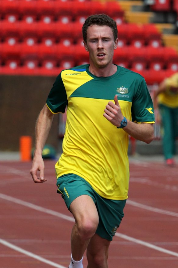 Alex Rowe wins 800m Zatopek with best season opener