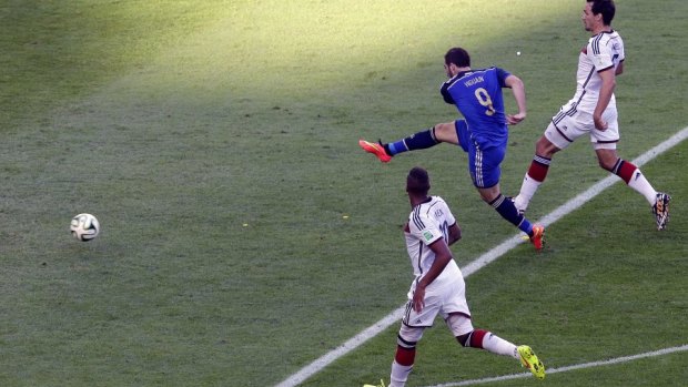 Gonzalo Higuain missed a great chance to put Argentina in the lead.
