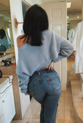 The Wedgie Fit jean by Levi's, as modelled by Kylie Jenner.