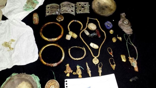 Jewellery looted from archaeological sites in Deir el-Zour and displayed for sale by IS in Syria. 