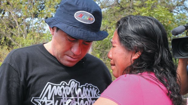 Alvarenga with Ezequiel Córdoba's mother.