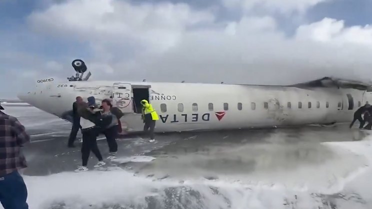 smh.com.au - Christopher Jasper - Airlines investigate why passengers put lives at risk for their bags