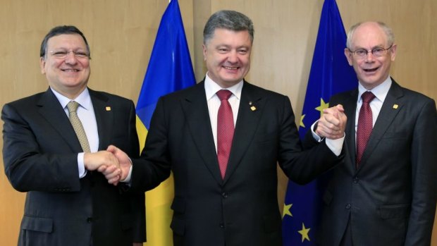 Ukraine's President Petro Poroshenko with European Commission President Jose Manuel Barroso (left) and European Council President Herman Van Rompuy (right) in Brussels.