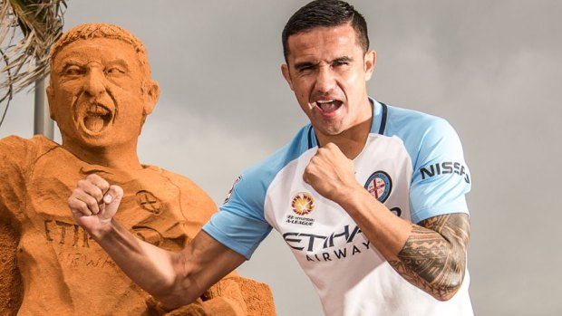 Tim Cahill with a sand sculpture of himself to promote this week's derby against Victory.