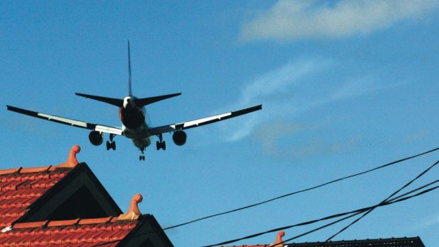 Labor has promised a "no-fly zone" from 11pm to 6am at Badgerys Creek. 