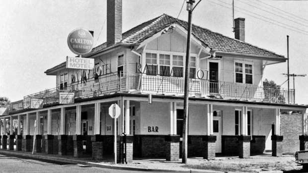 Bacchus Marsh's Railway hotel, 1988. 