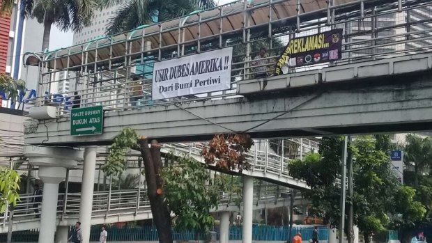 A banner in Jakarta saying: "Expel the American ambassador from our land" erected over major Jakarta thoroughfare on Monday morning. It was later removed.