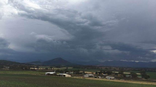 Ominous clouds head towards the city from over the Scenic Rim.