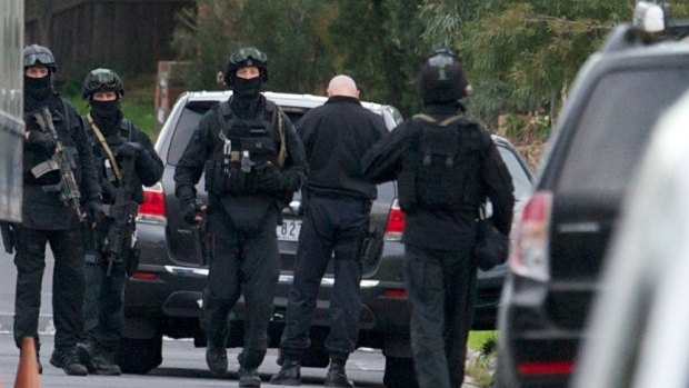 Heavily armed police surround the Keilor East home in which Christopher Binse was holed up with $235,000 from an armed robbery in 2012.