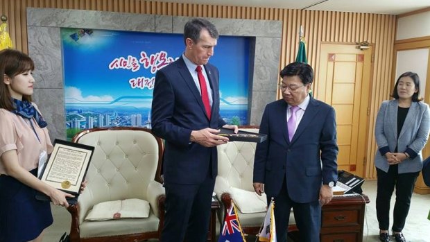 Brisbane Lord Mayor Graham Quirk met with Daejon mayor Kwon Sun-Taik in Korea as part of a nine-day mission to Asia.