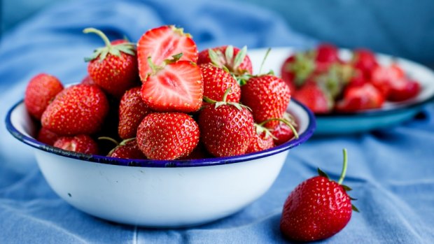 Berries are easily tolerated fibre-rich foods and don't tend to produce bloating, unlike some vegetables. 