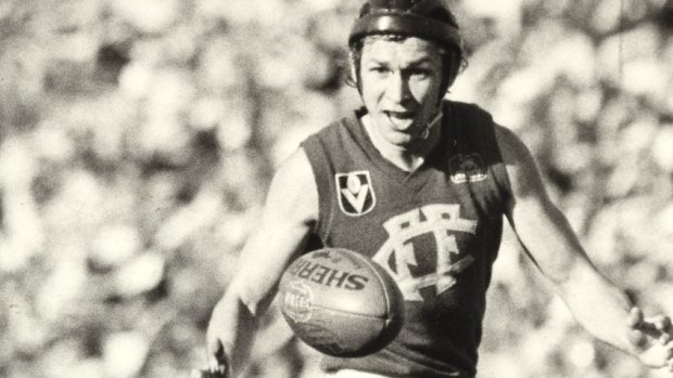 FILE PIC  Pub 06-09-1981.  Fitzroy footballer Garry Wilson takes off as Essendon's Simon Madden and Merv Neagle close in 

protective head gear