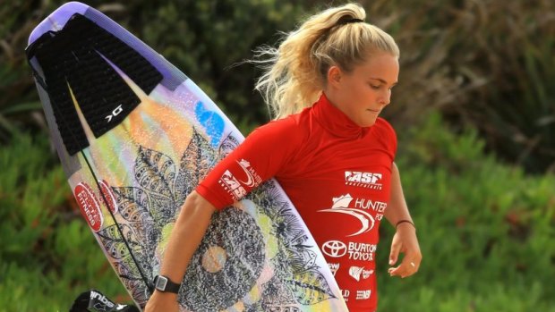 WA's Felicity Palmateer finished 2nd in her heat in rising 10-metres swell.