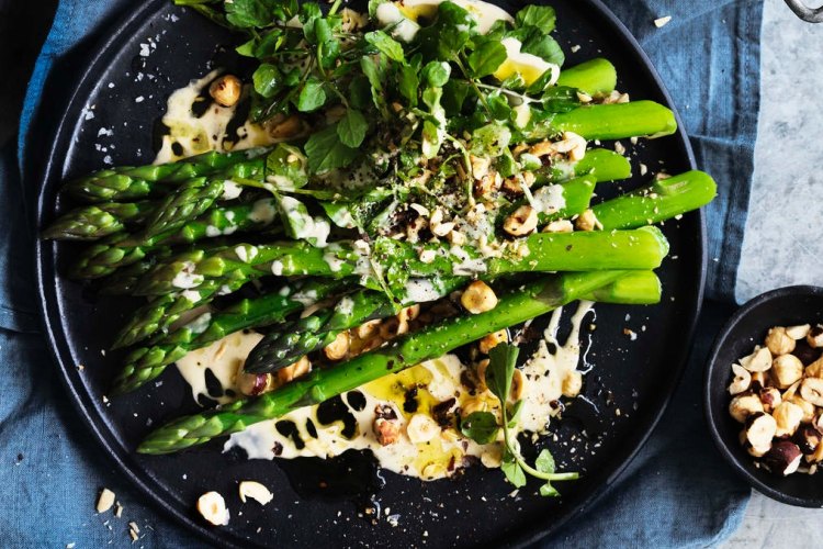 Asparagus and hazelnut salad with creamy dressing.