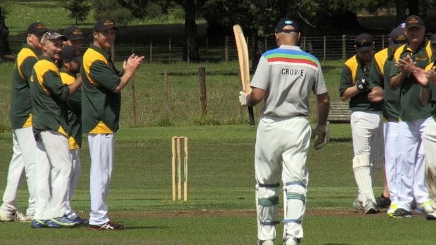 Local lad: Martin Crowe takes the plaudits at Cornwall Park in Auckland.